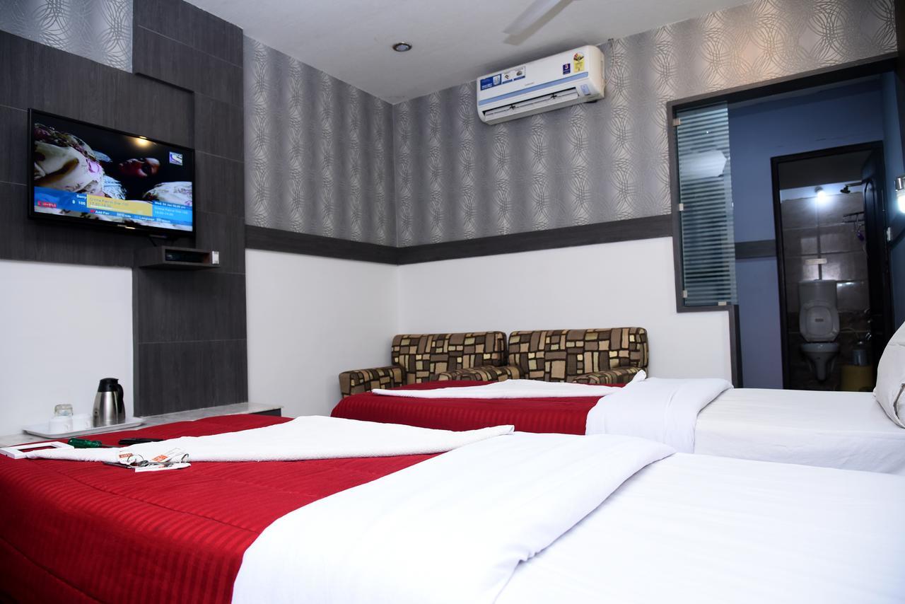 Grand Choice Otel Bangalore Oda fotoğraf